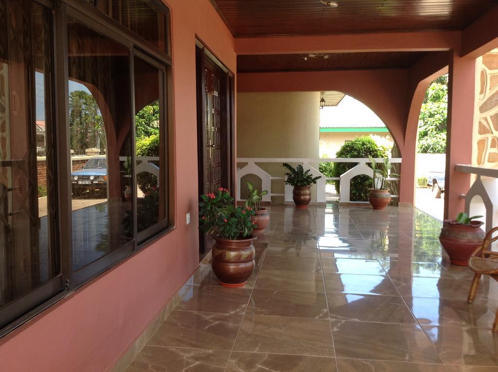 Benconi Lodge Acra Exterior foto